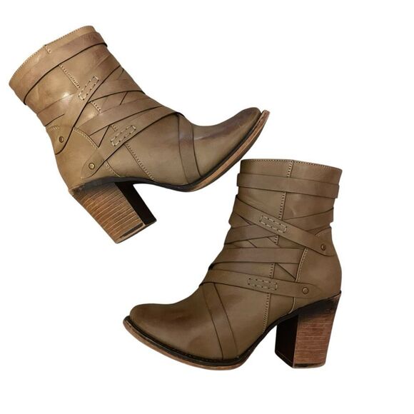 Pierre Dumas Ravenna Taupe Boots Faux Leather Size 8 - Picture 1 of 5